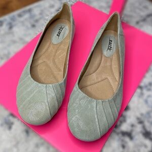 Earth Women's Flats in Silver and Tan